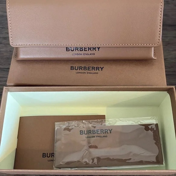 NWT [Burberry] Square Black/Grey Signature Plaid Sunglasses, Men’s or Unisex - Picture 14 of 16